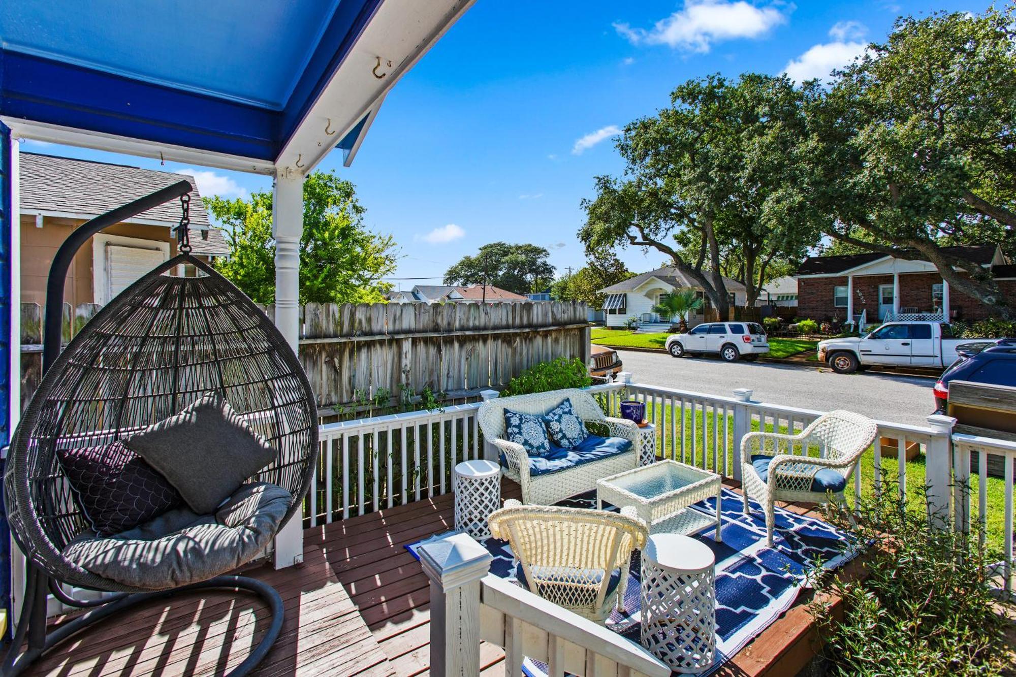 The Blue Oasis With Handicap Ramp Access Dog Friendly & Cowboy Pool Galveston Exterior photo