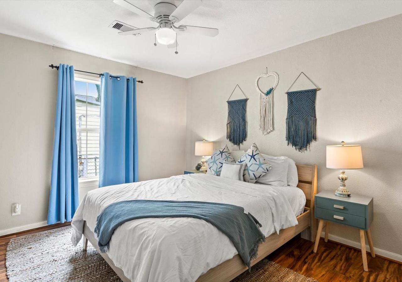 The Blue Oasis With Handicap Ramp Access Dog Friendly & Cowboy Pool Galveston Exterior photo